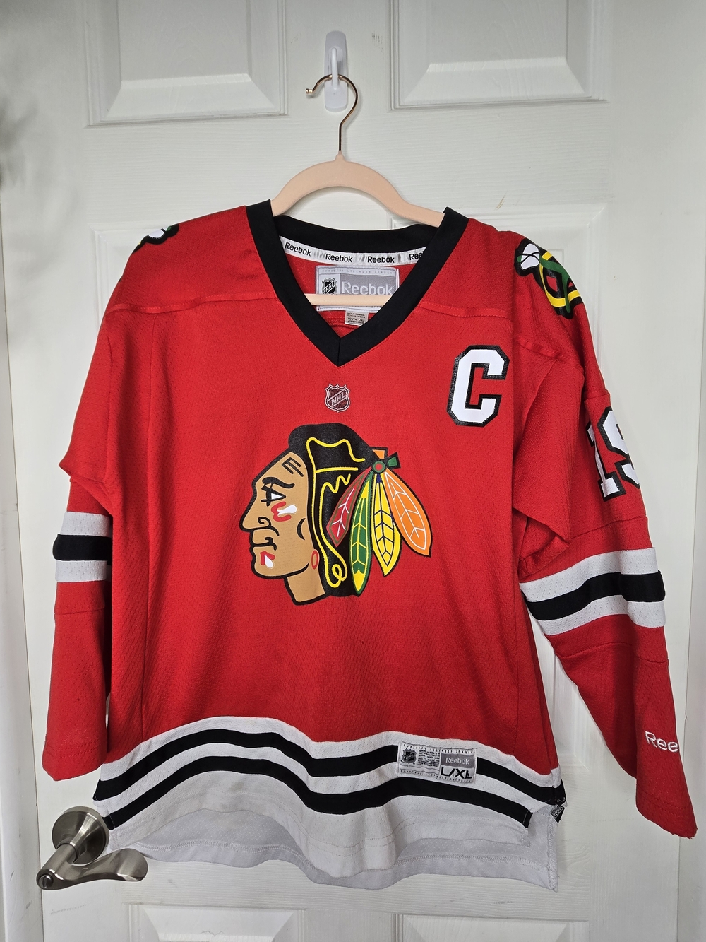 Reebok Chicago Blackhawks Jonathan Toews Youth L/XL Jersey Red Captain C Flaws